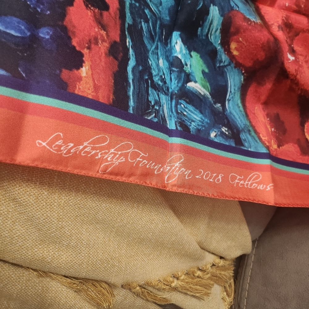 Lisa Barron 100% silk scarf NEW - Picture 4 of 6